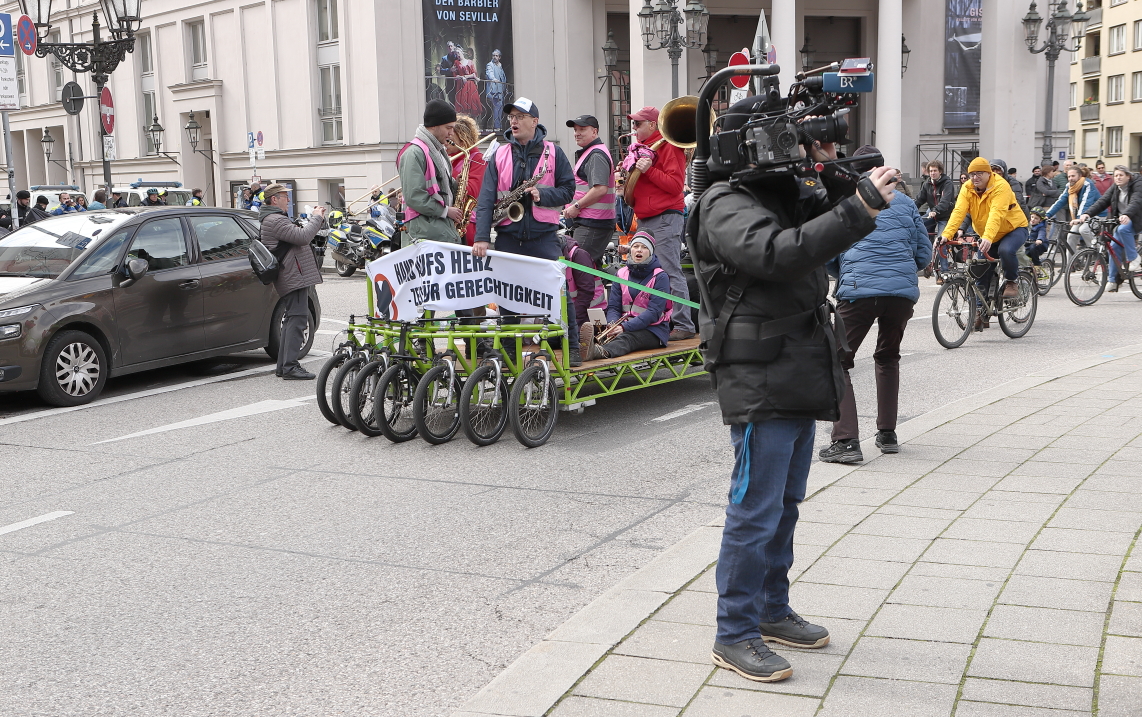 16.03.2024 - Demokratie braucht Ehrlichkeit - Demo am Gärtnerplatz
