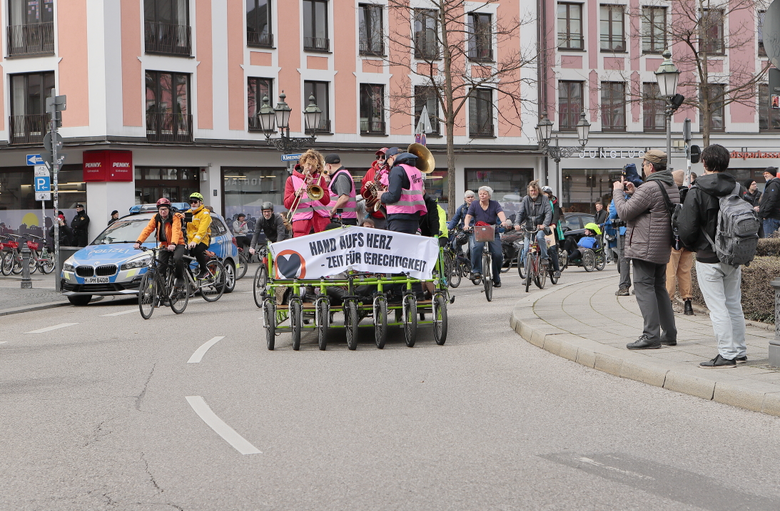 16.03.2024 - Demokratie braucht Ehrlichkeit - Demo am Gärtnerplatz