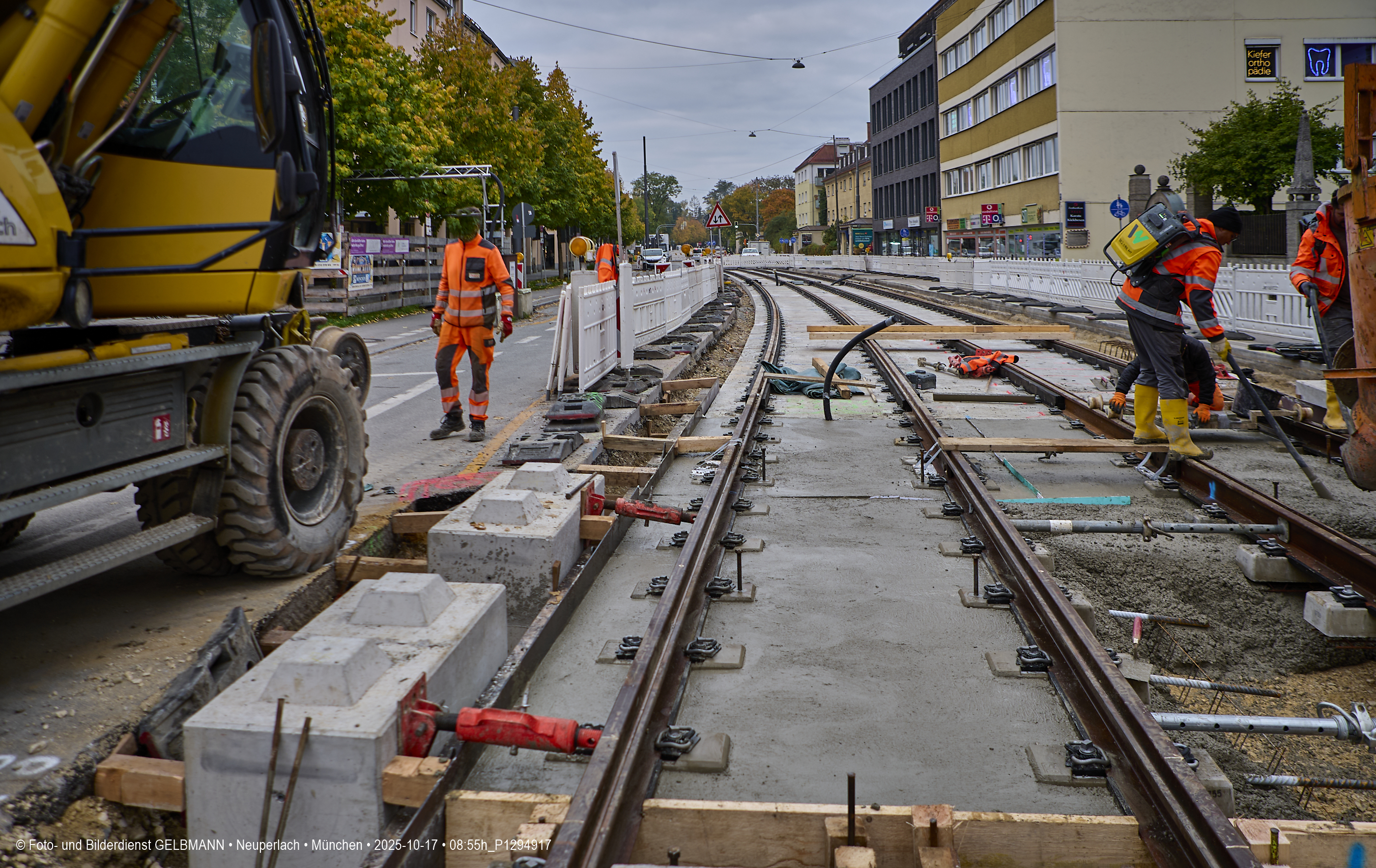 17.10.2025 - TRAM-Gleisbau in der Fürstenrieder Straße in Laim