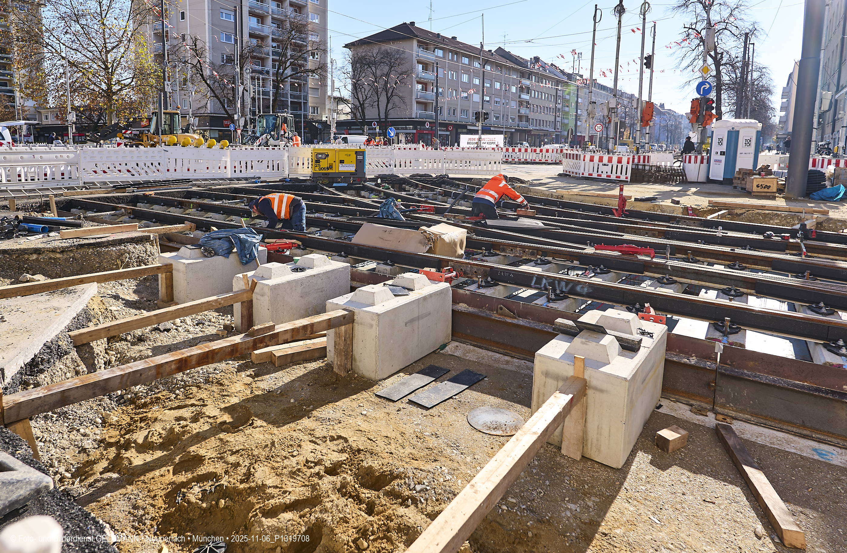 17.10.2025 - TRAM-Gleisbau in der Fürstenrieder Straße in Laim