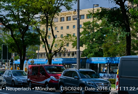 27.08.2016 - Das Hotel Königshof am Stachus steht noch. An der Stirnseite die Werbung von DEGUSSA