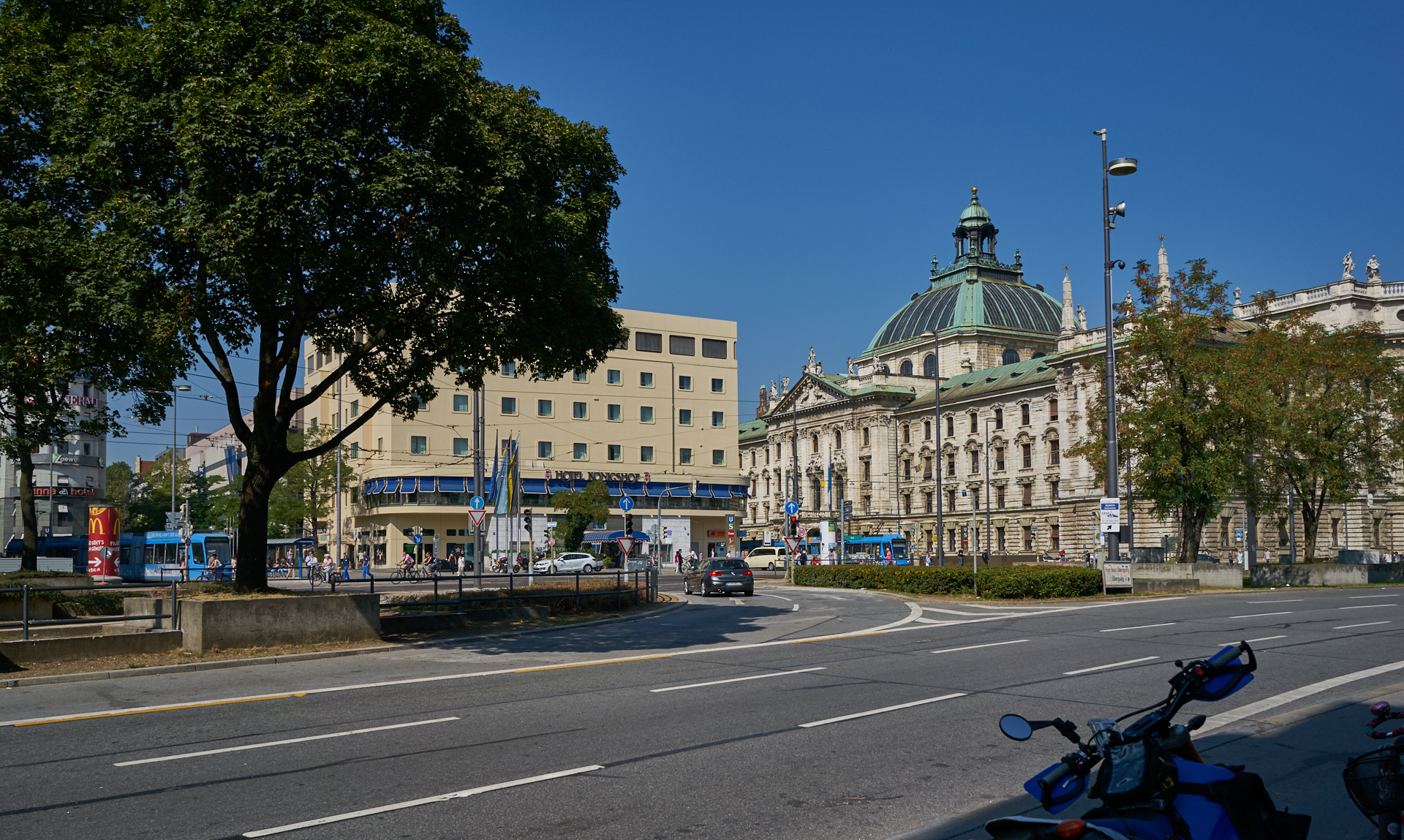 05.09.2016 - Abriss Hotel Königshof Münchern