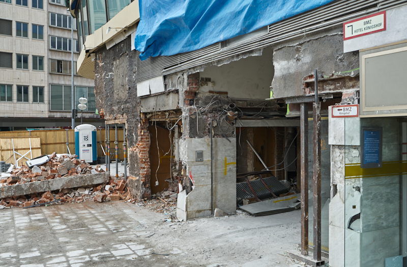 09.03.2019 - Die Entkernung des Hotel Königshaus München hat begonnen