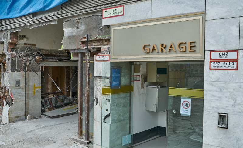 09.03.2019 - Die Entkernung des Hotel Königshaus München hat begonnen