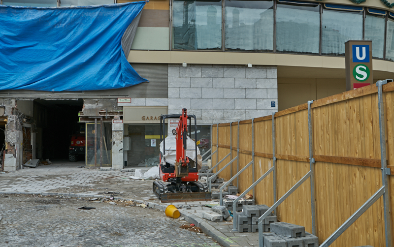 09.03.2019 - Die Entkernung des Hotel Königshaus München hat begonnen
