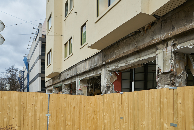 09.03.2019 - Die Entkernung des Hotel Königshaus München hat begonnen