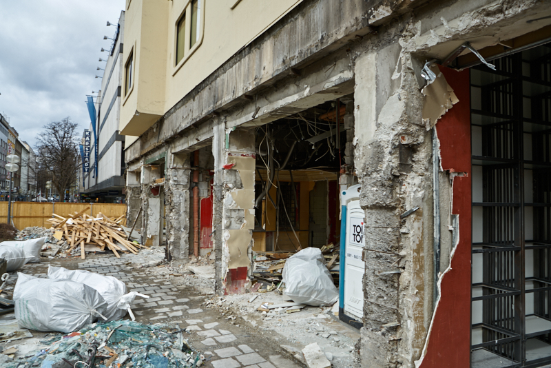 09.03.2019 - Die Entkernung des Hotel Königshaus München hat begonnen