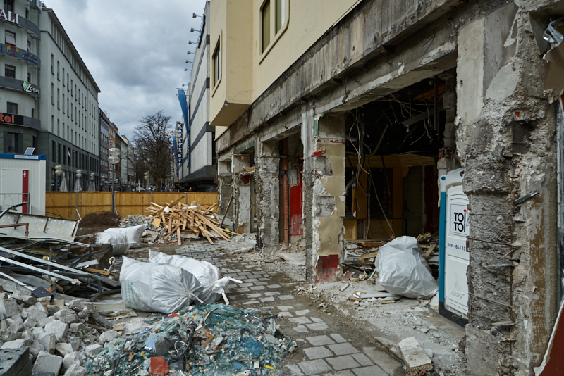 09.03.2019 - Die Entkernung des Hotel Königshaus München hat begonnen