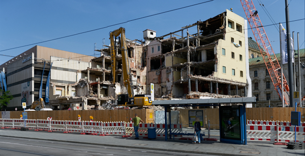 17.06.2019 - Hotel Königshof. Der Abriss geht weiter
