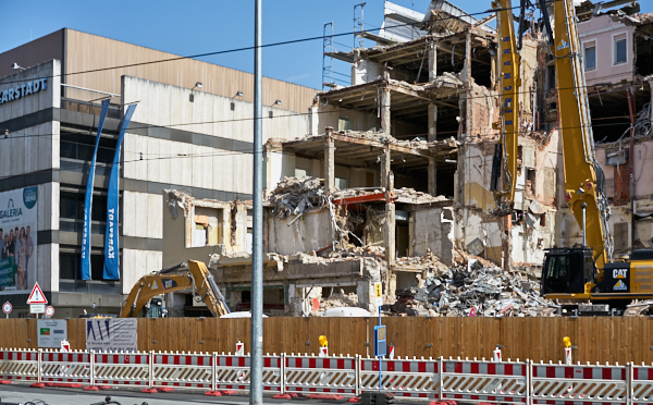 17.06.2019 - Hotel Königshof. Der Abriss geht weiter
