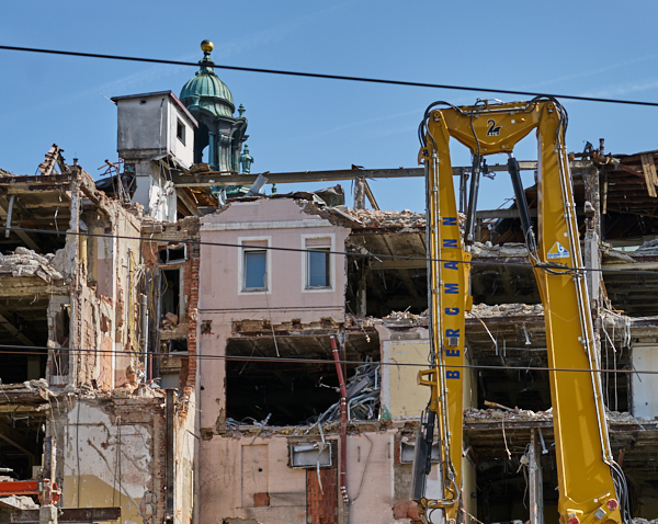 17.06.2019 - Hotel Königshof. Der Abriss geht weiter