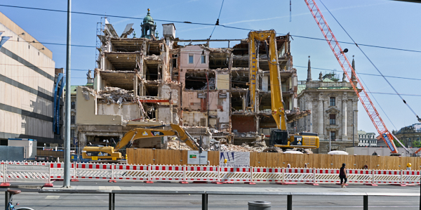 17.06.2019 - Hotel Königshof. Der Abriss geht weiter