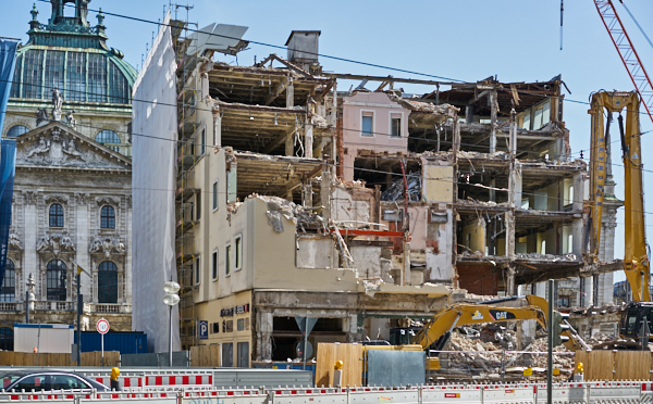 17.06.2019 - Hotel Königshof. Der Abriss geht weiter