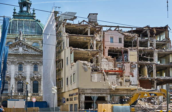 17.06.2019 - Hotel Königshof. Der Abriss geht weiter
