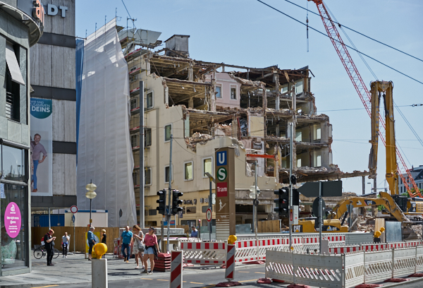 17.06.2019 - Hotel Königshof. Der Abriss geht weiter
