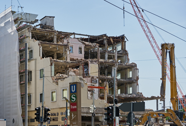 17.06.2019 - Hotel Königshof. Der Abriss geht weiter