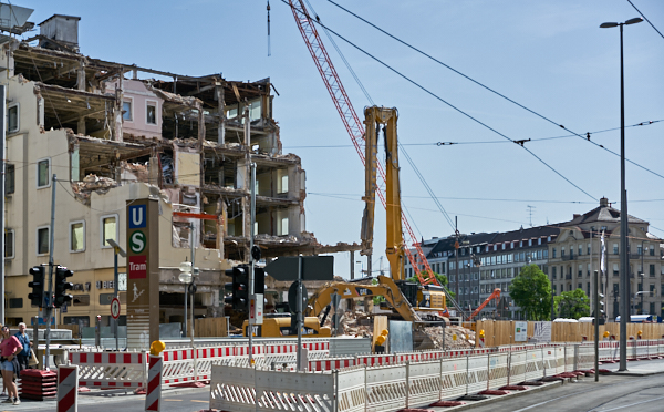 17.06.2019 - Hotel Königshof. Der Abriss geht weiter
