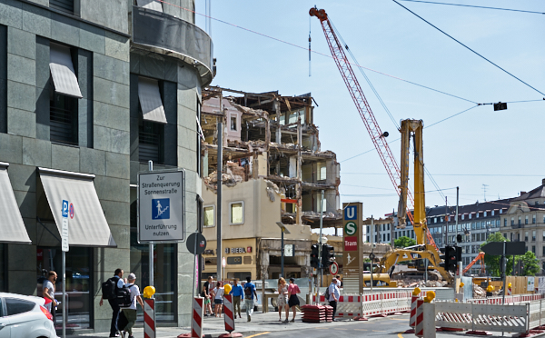 17.06.2019 - Hotel Königshof. Der Abriss geht weiter