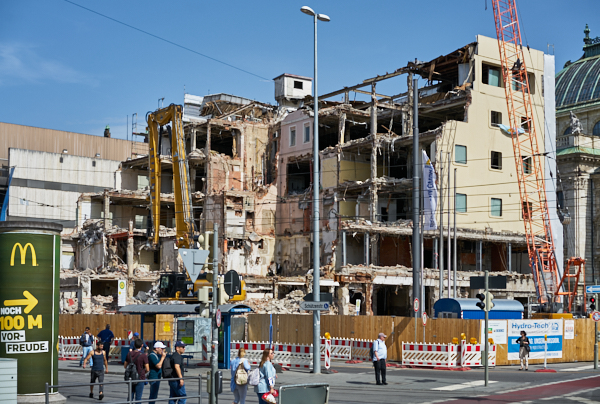 17.06.2019 - Hotel Königshof. Der Abriss geht weiter
