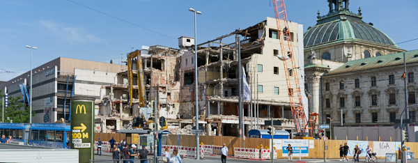 17.06.2019 - Hotel Königshof. Der Abriss geht weiter