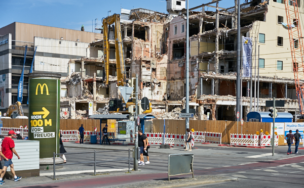 17.06.2019 - Hotel Königshof. Der Abriss geht weiter