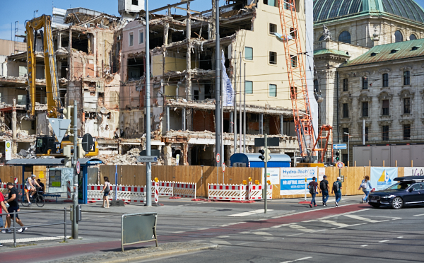 17.06.2019 - Hotel Königshof. Der Abriss geht weiter