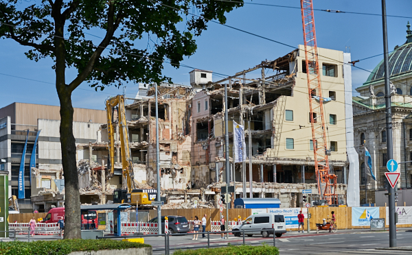 17.06.2019 - Hotel Königshof. Der Abriss geht weiter