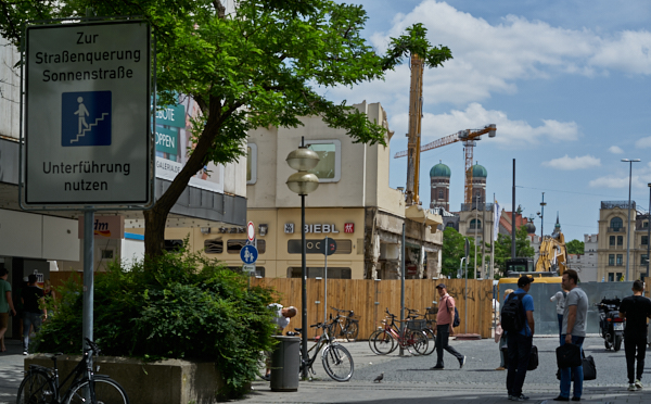 17.06.2019 - Hotel Königshof. Der Abriss geht weiter