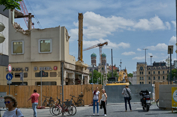 17.06.2019 - Hotel Königshof. Der Abriss geht weiter