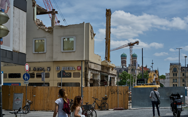 17.06.2019 - Hotel Königshof. Der Abriss geht weiter