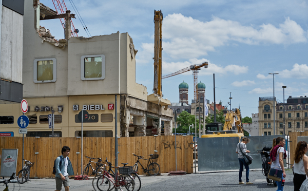 17.06.2019 - Hotel Königshof. Der Abriss geht weiter