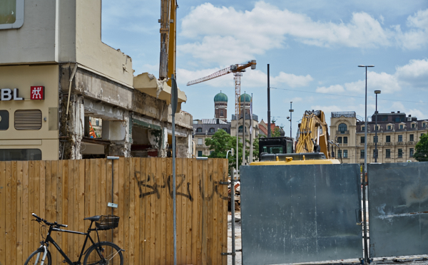 17.06.2019 - Hotel Königshof. Der Abriss geht weiter