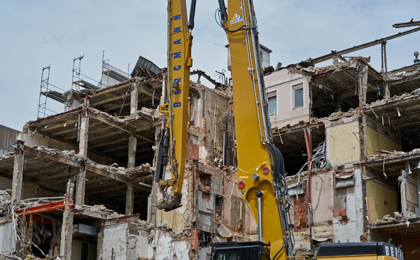 17.06.2019 - Hotel Königshof. Der Abriss geht weiter