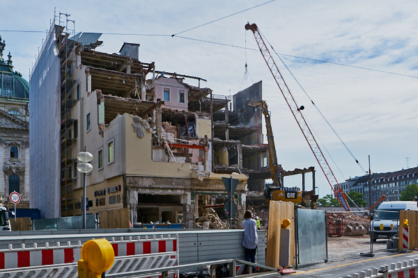 18.06.2019 - Abriss des Hotels Königshof in München.