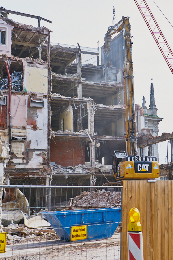 18.06.2019 - Abriss des Hotels Königshof in München.