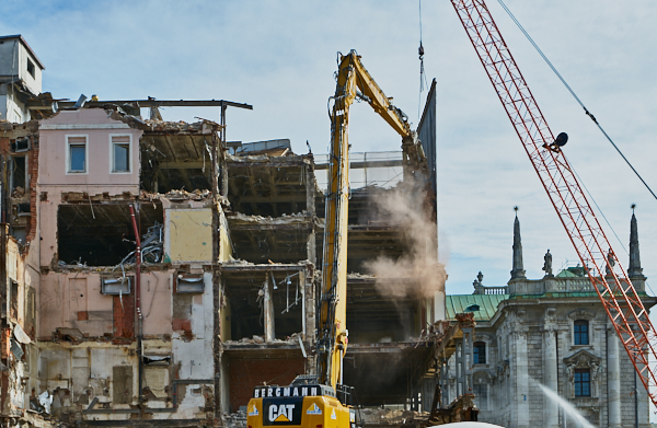 18.06.2019 - Abriss des Hotels Königshof in München.