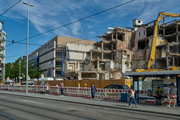 18.06.2019 - Abriss des Hotels Königshof in München.