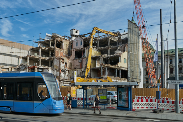 18.06.2019 - Abriss des Hotels Königshof in München.