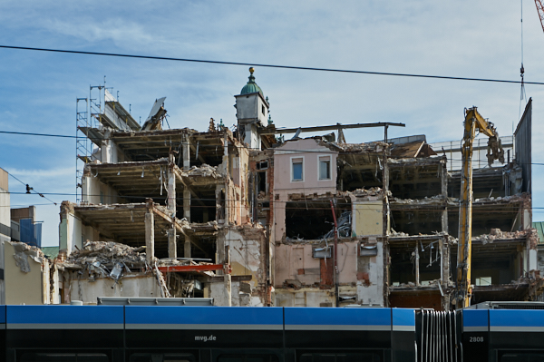 18.06.2019 - Abriss des Hotels Königshof in München.