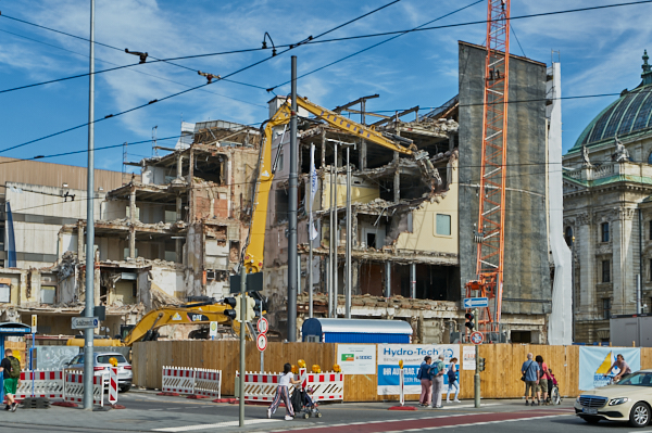 18.06.2019 - Abriss des Hotels Königshof in München.