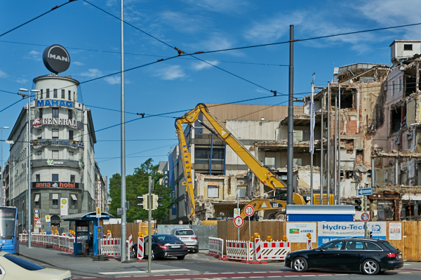 18.06.2019 - Abriss des Hotels Königshof in München.