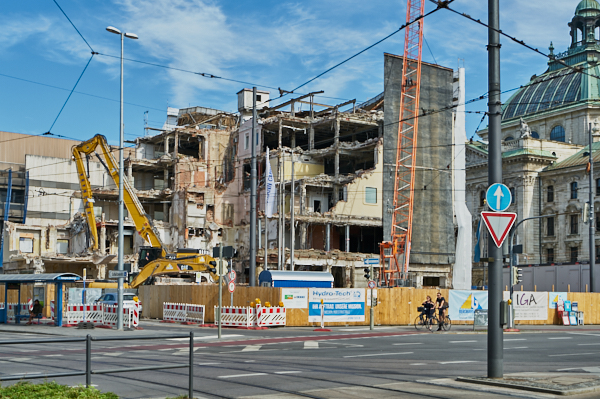 18.06.2019 - Abriss des Hotels Königshof in München.