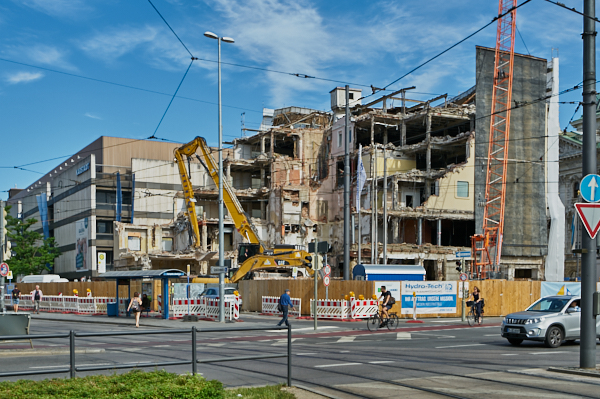 18.06.2019 - Abriss des Hotels Königshof in München.