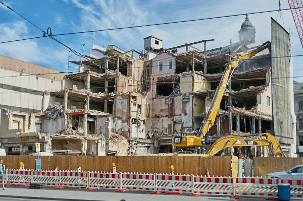 18.06.2019 - Abriss des Hotels Königshof in München.