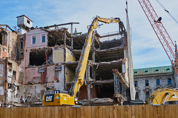 18.06.2019 - Abriss des Hotels Königshof in München.