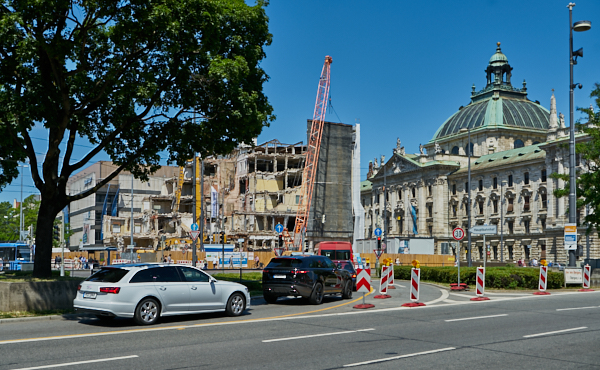 19.06.2019 - Abriss Hotel Königshof in München