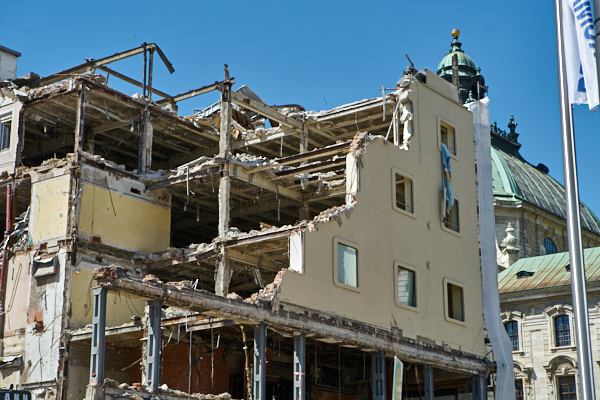 19.06.2019 - Abriss Hotel Königshof in München