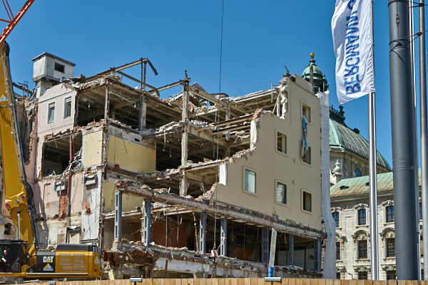 19.06.2019 - Abriss Hotel Königshof in München