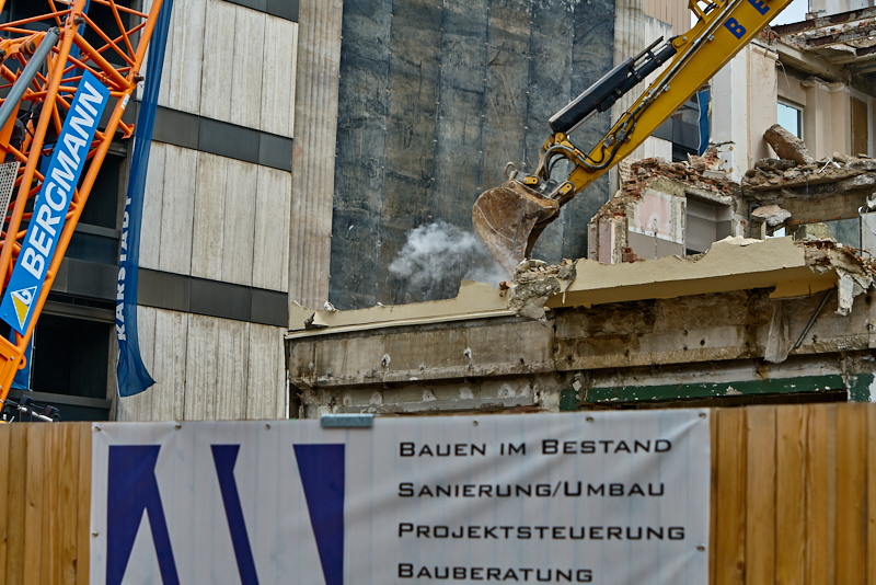 22.06.2019 - Abriss des Luxushotels Königshof am Münchner Stachus