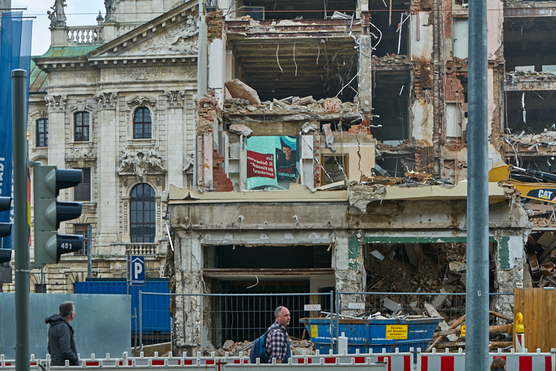 22.06.2019 - Abriss des Luxushotels Königshof am Münchner Stachus